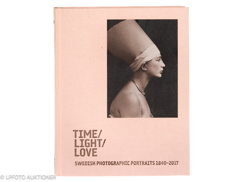 Janne Jönsson (Red). Time / Light / love: Swedish Photographic Portraits 1840-2017