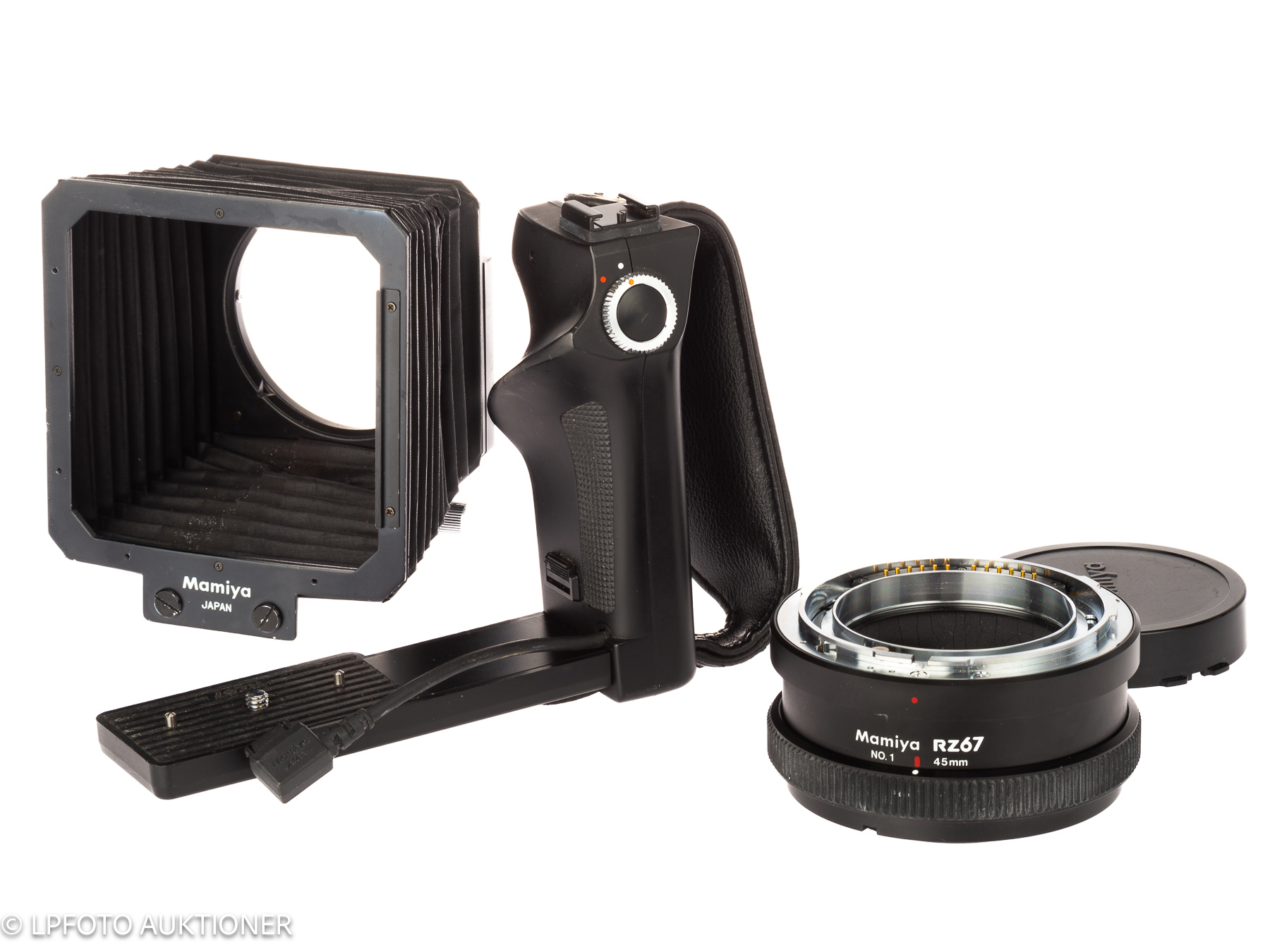 Lot with Mamiya RZ67 accessories | Auktion lpfoto.se