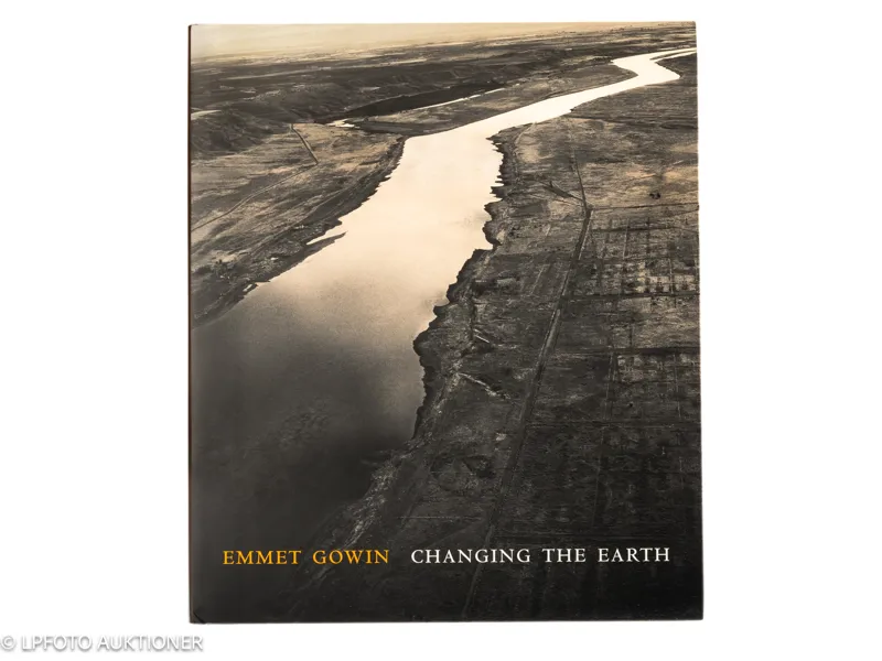 Emmet Gowin. Changing the Earth
