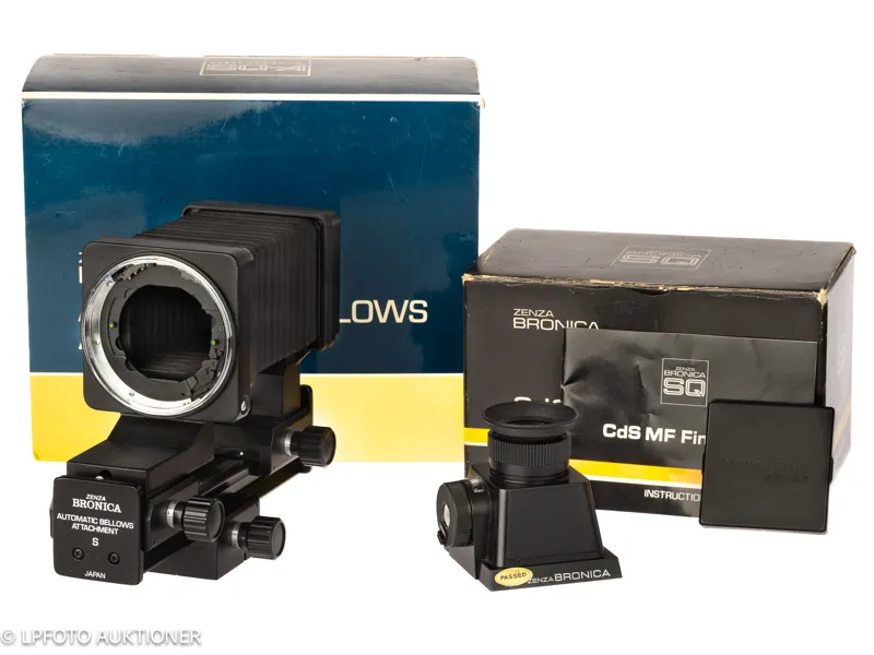 Lot with Zenza Bronica Accessories